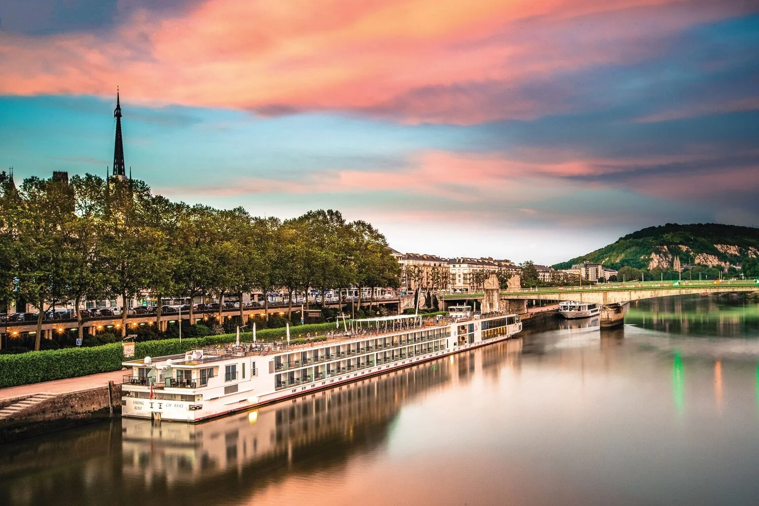 Cruise the River Seine: A Romantic Experience in Paris