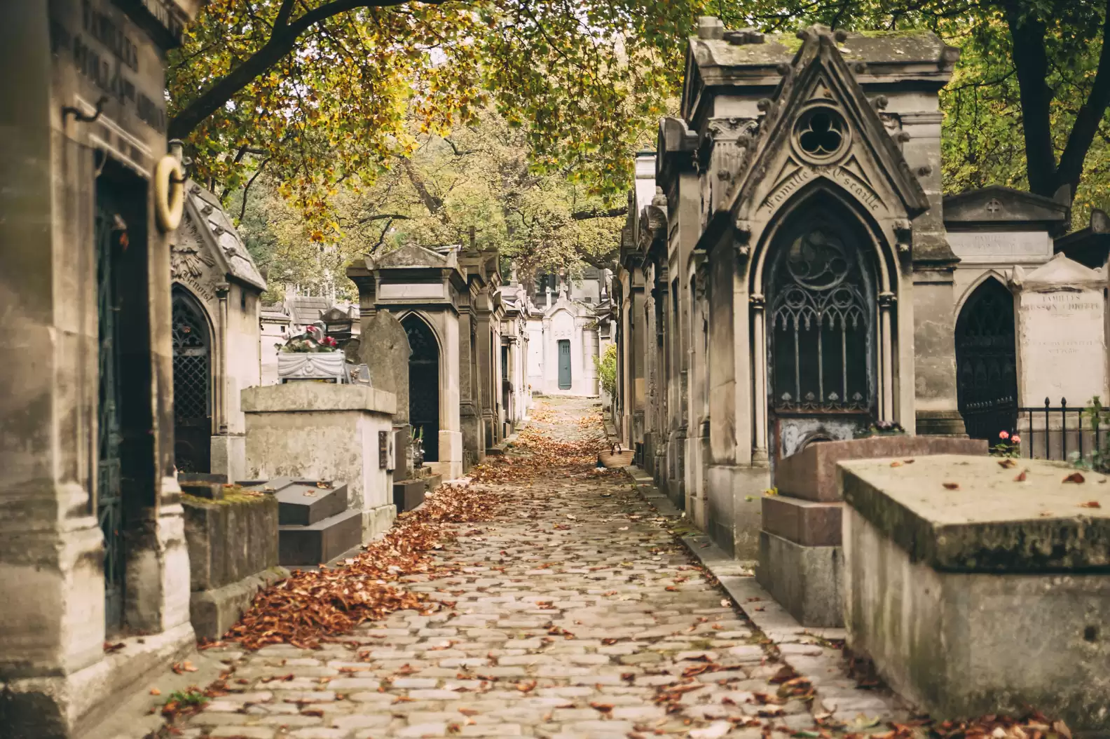 Père Lachaise Cemetery: Exploring Paris’s Celebrity Resting Place
